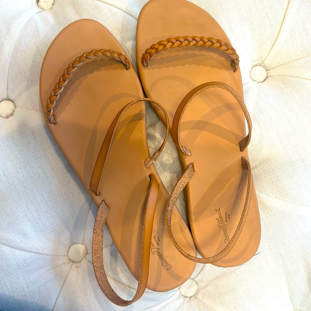Universal thread sandals leather size 10